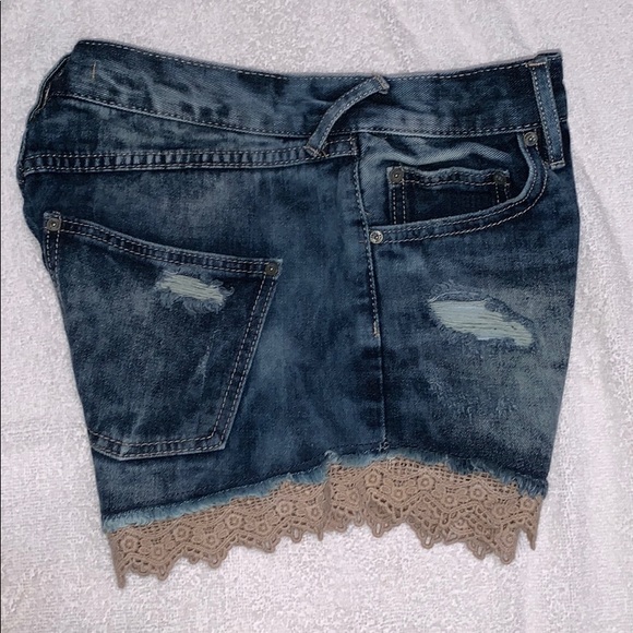 EUC Free People jean shorts with tan lace. Size 25 - Picture 2 of 8